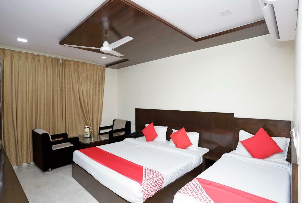Oyo 39595 Hotel Ray Ban Kankhal Exterior foto
