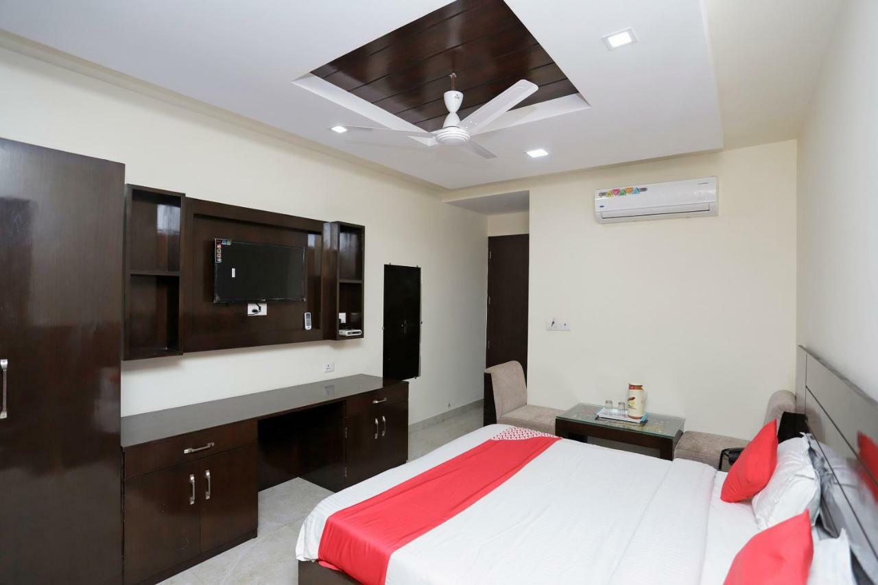Oyo 39595 Hotel Ray Ban Kankhal Exterior foto