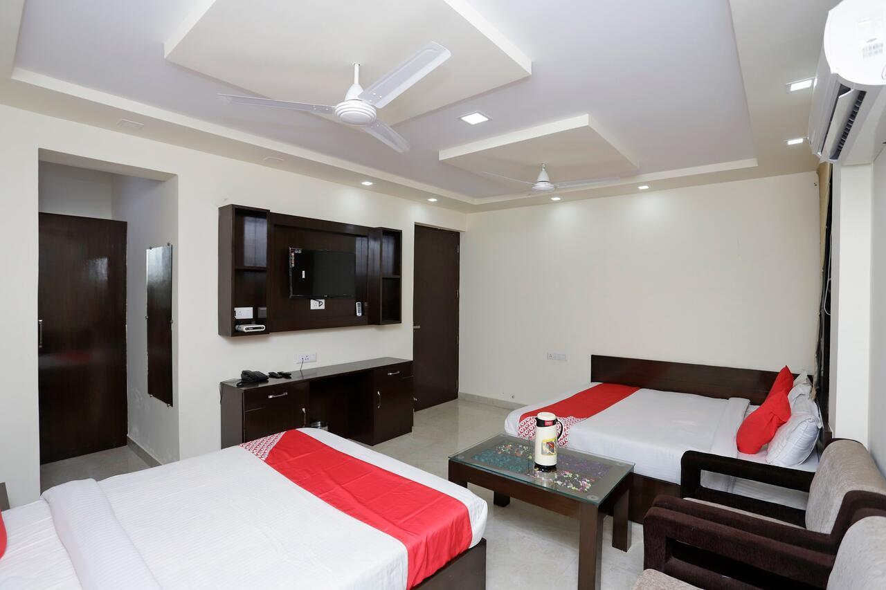 Oyo 39595 Hotel Ray Ban Kankhal Exterior foto