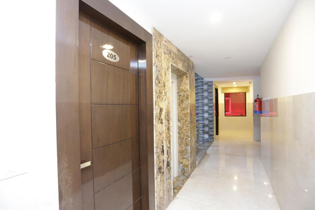Oyo 39595 Hotel Ray Ban Kankhal Exterior foto